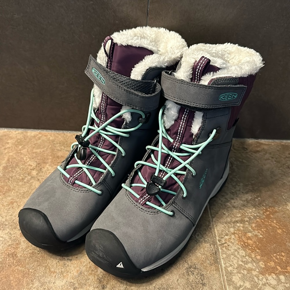 New Keen Hoodoo Gray and Purple Youth girl winter boot Size 5